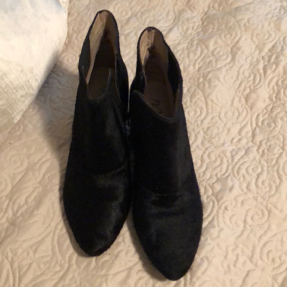 Matisse camel hair black booties